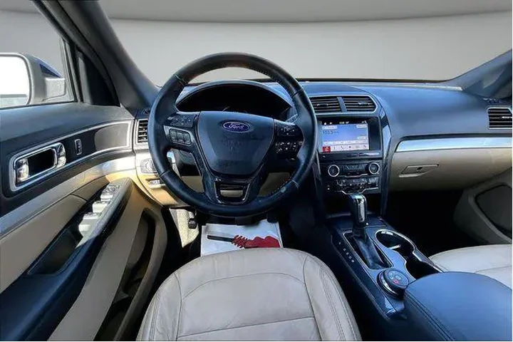 $16000 : Ford Explorer 2017 AWD XLT 4 image 8