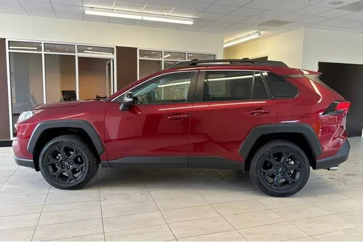 $33252 : Toyota RAV4 2021 AWD TRD Off image 7