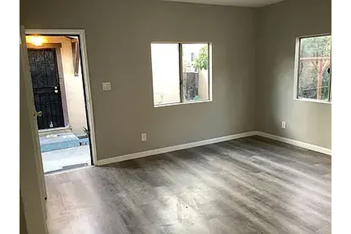 $950 : Modern 1BD 1BT available image 6