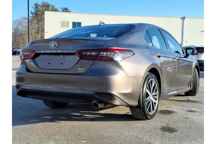 $30413 : Toyota Camry 2023 AWD XLE 4d image 3