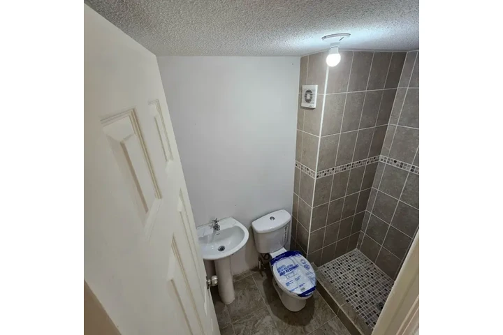 $1 : Renta de apartamento en zona 1 image 3
