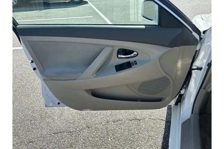 $7749 : Toyota Camry 2009 SE 4dr Sed image 10