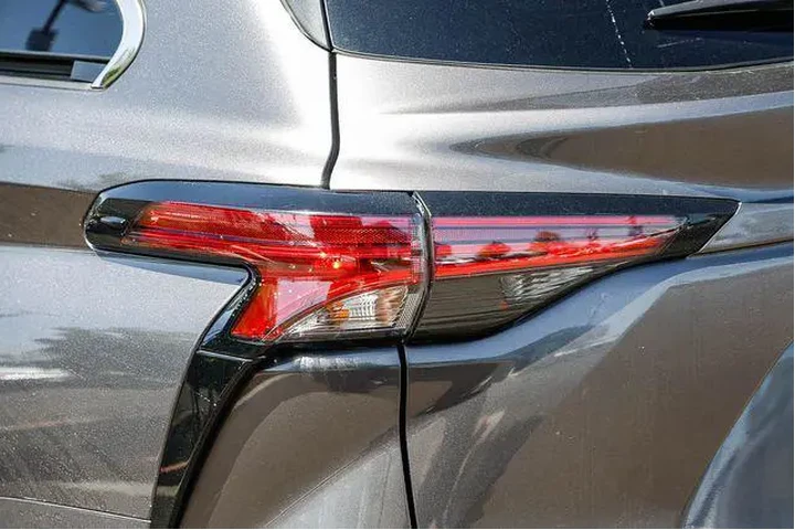 $33333 : Toyota Sienna 2021 LE 8-Pass image 10