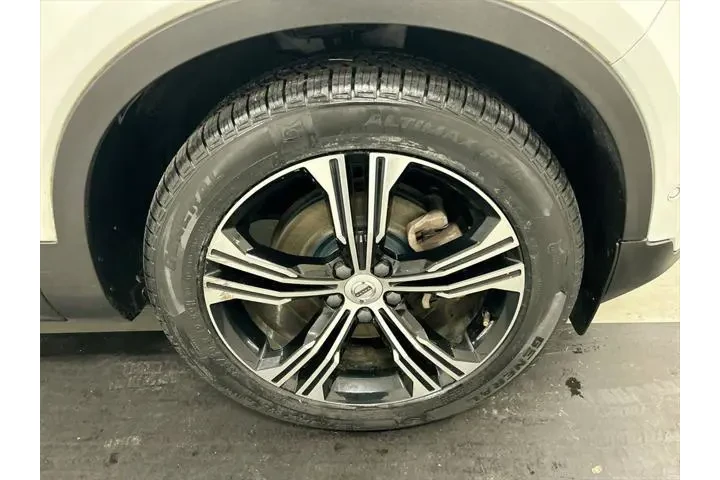 $28411 : Volvo XC40 2022 AWD T5 Inscr image 8