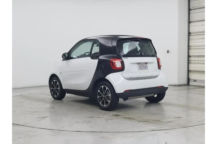 $15998 : Smart fortwo 2017 passion 2d image 2