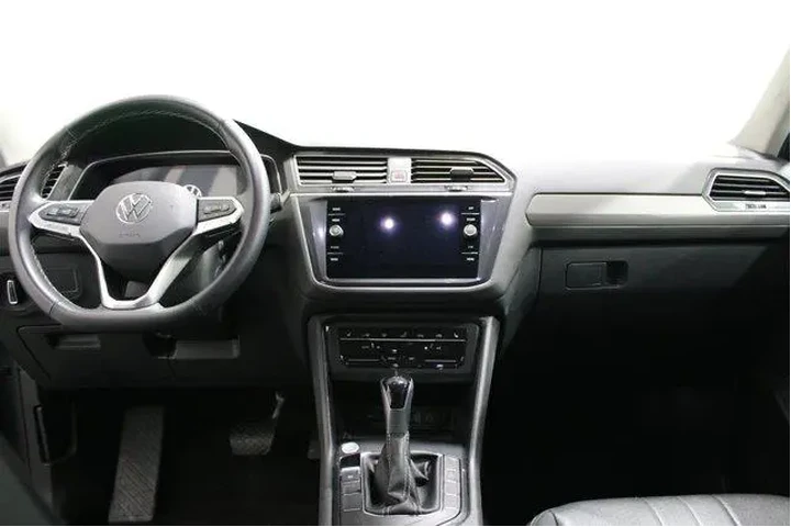 $24910 : Volkswagen Tiguan 2024 Wolfs image 2