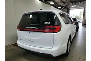 $23390 : Chrysler Pacifica 2023 Touri thumbnail