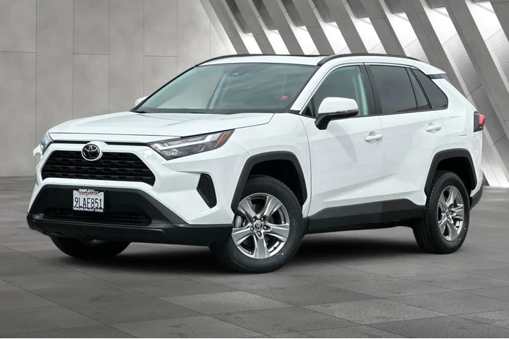 $29900 : Toyota RAV4 2024 XLE 4dr SUV image 2
