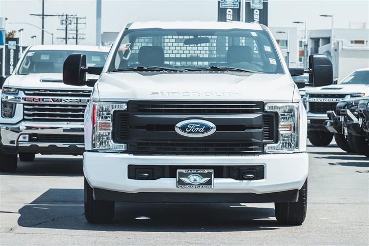 2017 Super Duty F-250 SRW XL image 2