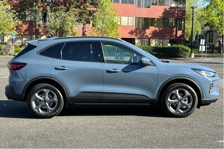 Ford Escape 2025 AWD ST-Line image 2