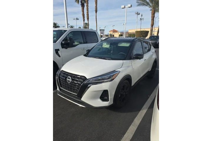 $18812 : Nissan Kicks 2024 SR 4dr Cro image 1