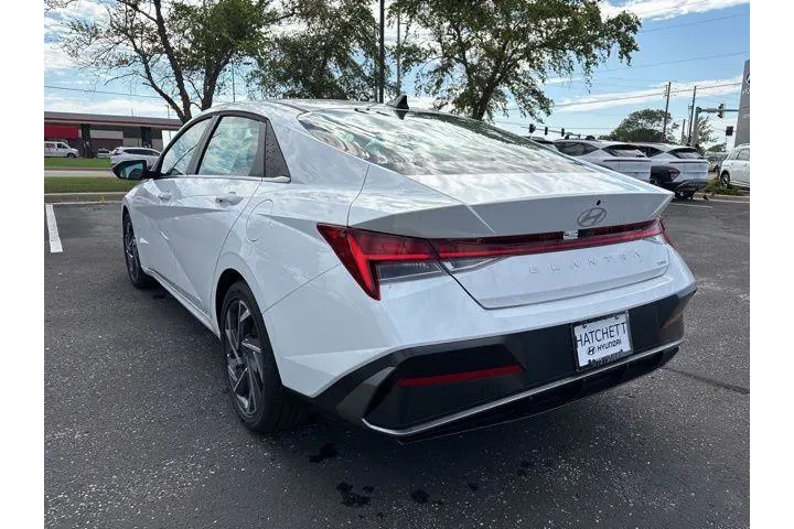 $27998 : Hyundai ELANTRA Hybrid 2025 image 7