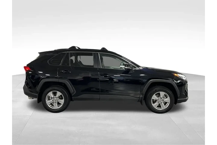 $30588 : Gold Certified2023 RAV4 XLE image 6