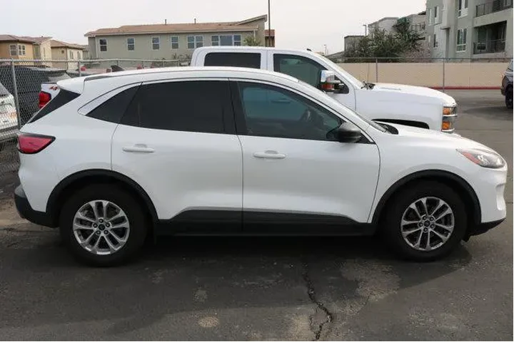 $16143 : Ford Escape 2022 SE 4dr SUV image 5