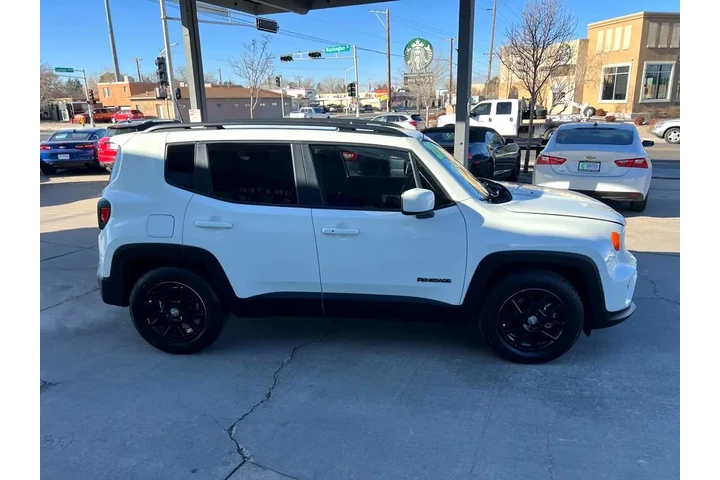 2021 Renegade Latitude image 4