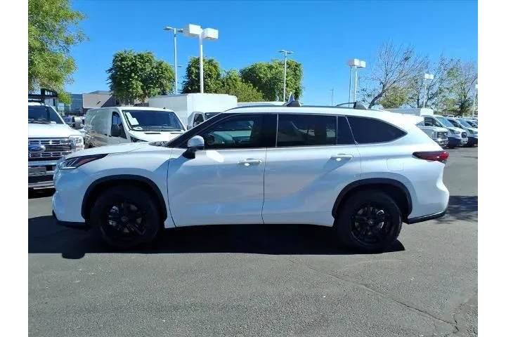 $37963 : Toyota Highlander 2023 L 4dr image 7