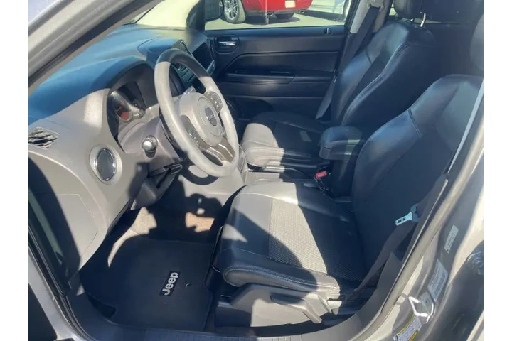 $9995 : 2015 Compass Altitude Edition image 10