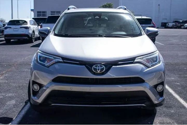 $19000 : Toyota RAV4 2017 Limited 4dr image 2