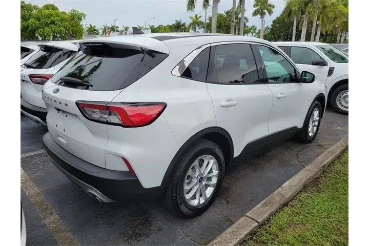 $15990 : Ford Escape 2021 SE 4dr SUV image 3