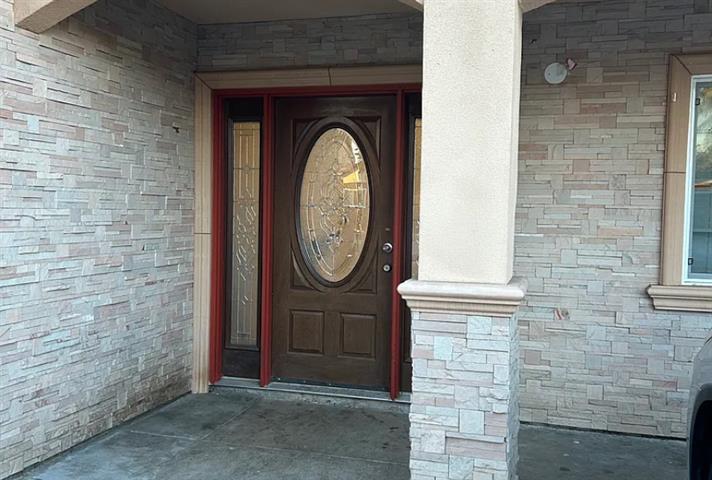 $2390 : Welcome to this stunning 3-bed image 1