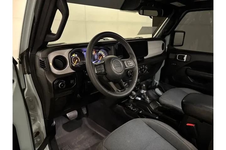 $33500 : Jeep Wrangler 2024 4x4 Sport image 4