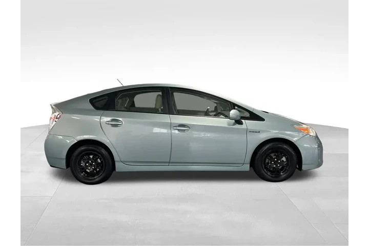 $11988 : 2015 Prius Two image 6