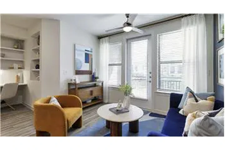 $2070 : Rental property with 3 bedro image 2