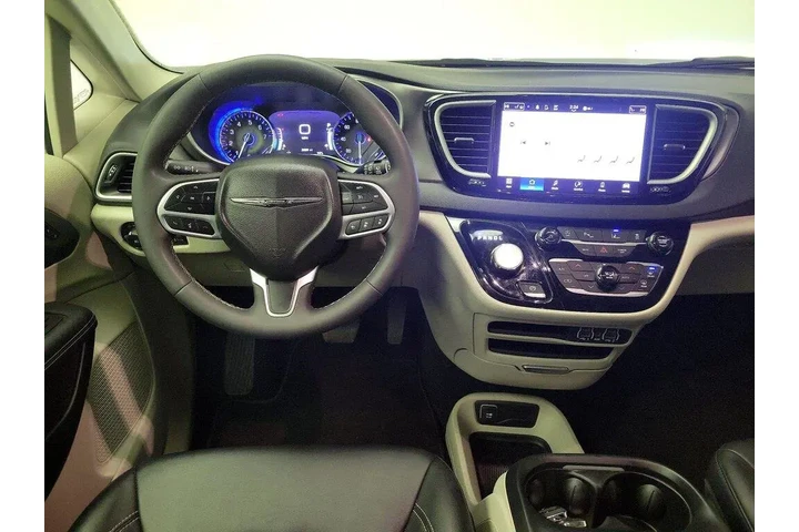 $30998 : Chrysler Pacifica 2024 Touri image 10