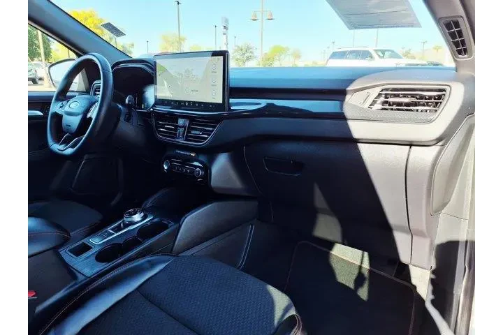 $21260 : Ford Escape 2023 ST-Line 4dr image 10