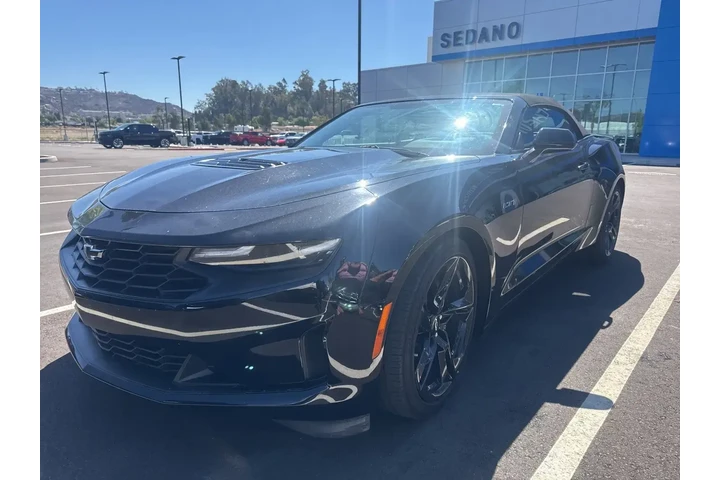 $39200 : Chevrolet Camaro 2023 LT1 2d image 1