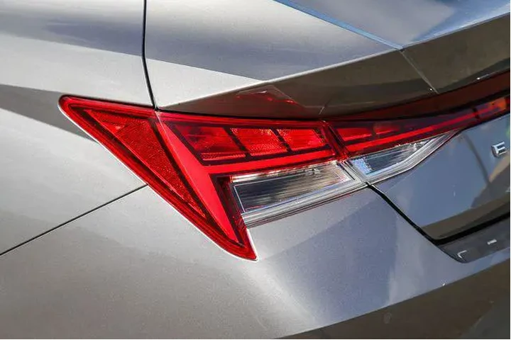 $20992 : Hyundai ELANTRA 2023 Limited image 10