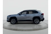$30298 : Toyota RAV4 2021 AWD XLE Pre thumbnail