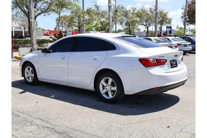 $14890 : Chevrolet Malibu 2023 LT 4dr image 7
