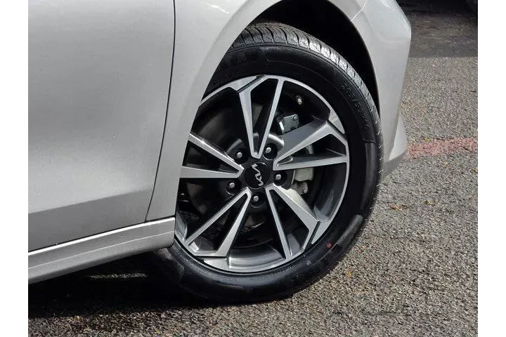 $16499 : Kia Forte 2023 LXS 4dr Sedan image 8