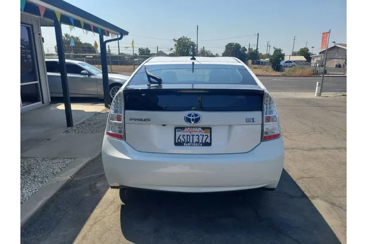 $10995 : 2011 Prius Three image 8