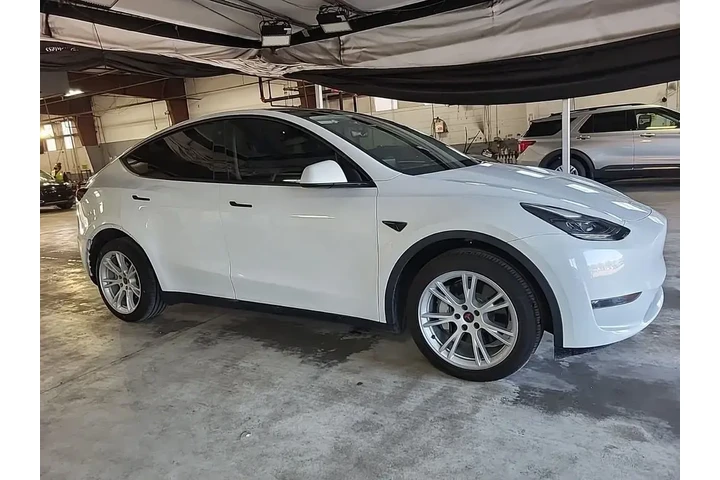 $28990 : Tesla Model Y 2023 AWD 4dr C image 3