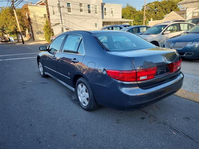 2005 Accord LX sedan AT image 3