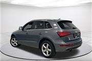 $18660 : Pre-Owned 2017 Q5 2.0T Premiu thumbnail