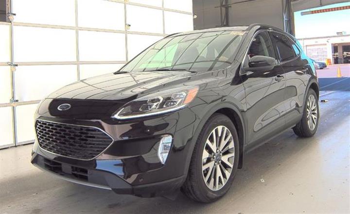 $23949 : Pre-Owned 2022 Escape Titaniu image 1