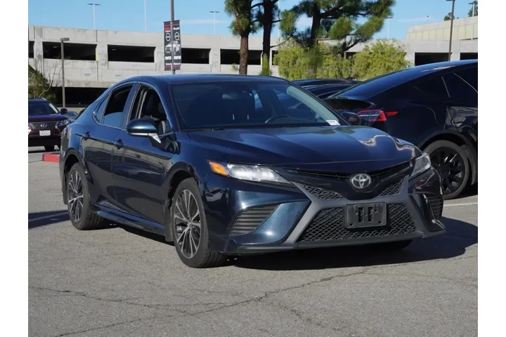 $15701 : Toyota Camry 2020 SE 4dr Sed image 2
