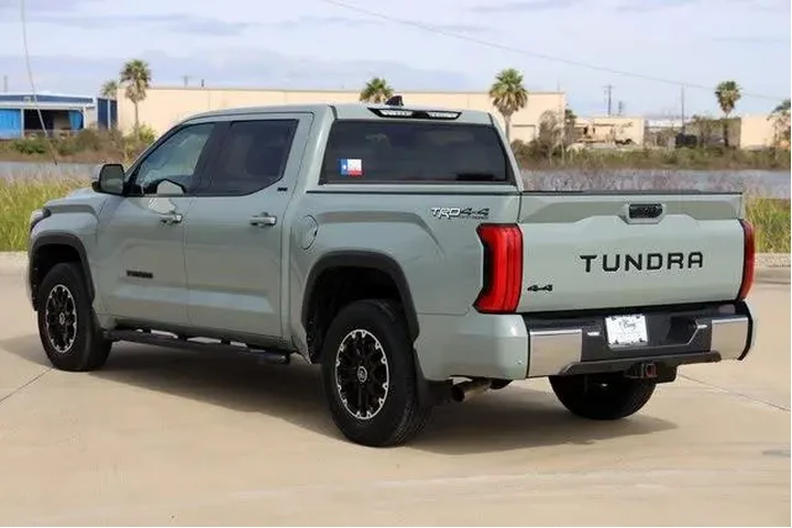 $39398 : Toyota Tundra 2022 4x4 SR5 4 image 6