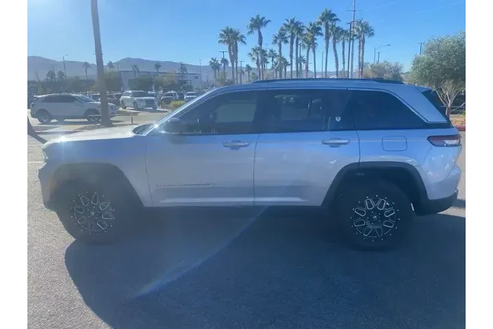 $30555 : Jeep Grand Cherokee 2022 4x4 image 8