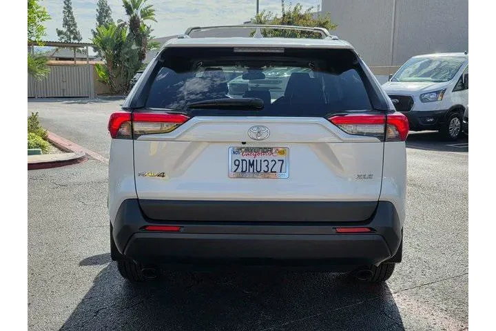$27995 : Toyota RAV4 2022 XLE Premium image 6