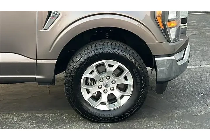 $37900 : Ford F-150 2023 4x4 XLT 4dr image 6