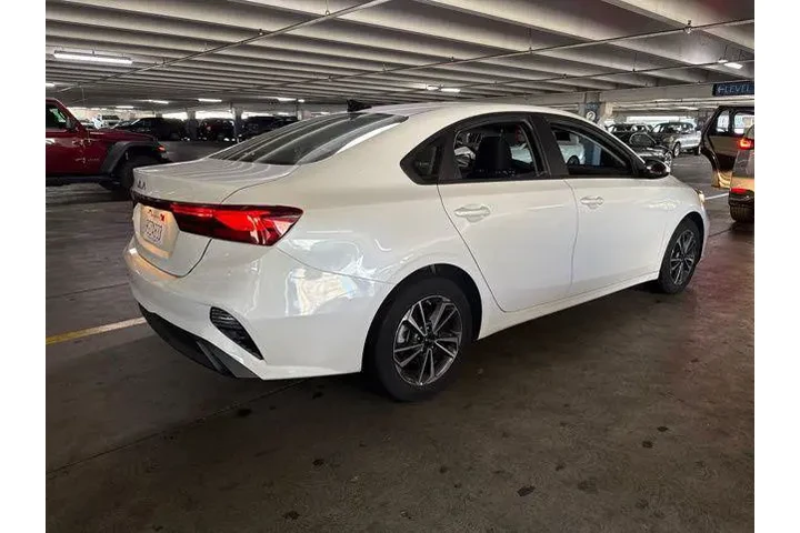 $18998 : Kia Forte 2023 LXS 4dr Sedan image 3