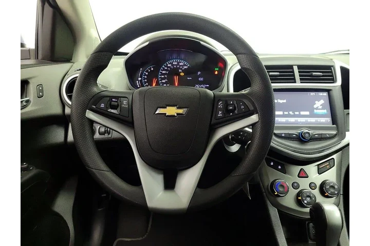 $13998 : Chevrolet Sonic 2017 LT Auto image 10