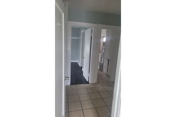 $1650 : Single Bungalow townhouse image 5