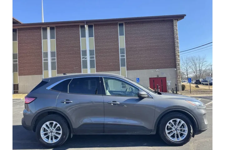 $8999 : 2021 Escape SE image 5