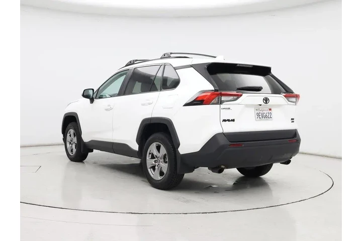 $30998 : Toyota RAV4 2022 AWD XLE 4dr image 2