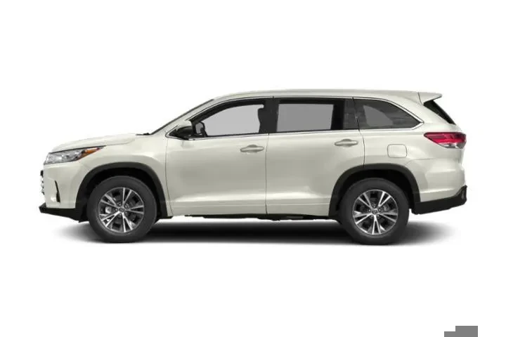 $13981 : Toyota Highlander 2019 LE 4d image 2